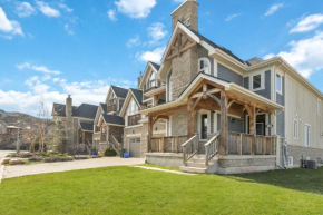 Luxury Chalet-Walk to Beach/Village w Mtn View